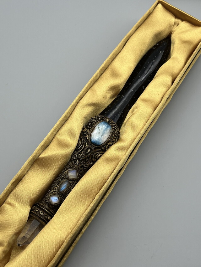 【魔術の具現化の為の真空量子ワンド】『ビビアンワンド』〜フランツ・バードン魔術〜 オリビア・バートン」より2022年の新作とバレンタイン限定モデル