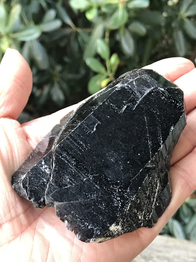 チベット産モリオン原石 MOR011