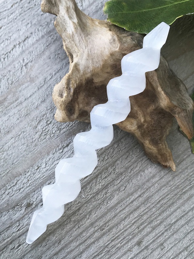 モロッコ産セレナイト・スパイラルワンド MSN013