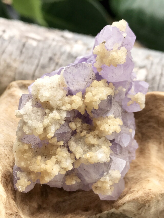 アフリカのナミビア産のアメジスト アメジスト原石(ナミビア産)