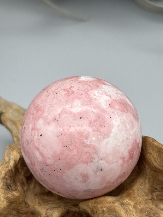 ペルー産ロードナイト・スフィア RHN001