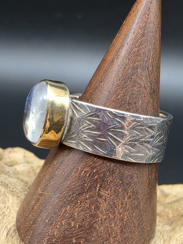 【新品・未使用品/レインボームーンストーンリング/ハイクラス】 新品・未使用品/レインボームーンストーンリング/ハイクラス