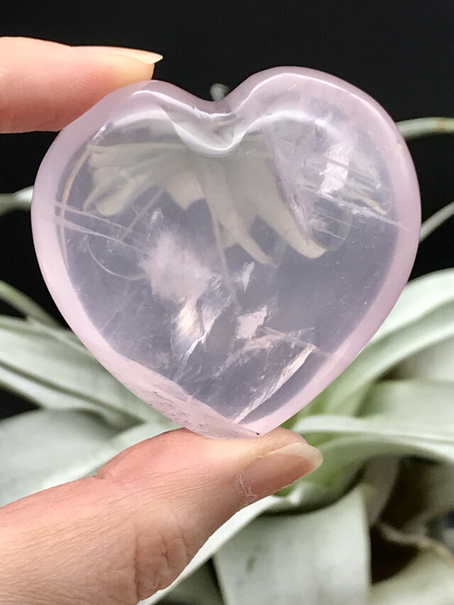 マダガスカルローズクオーツハートクリスタル水晶ボタン型】