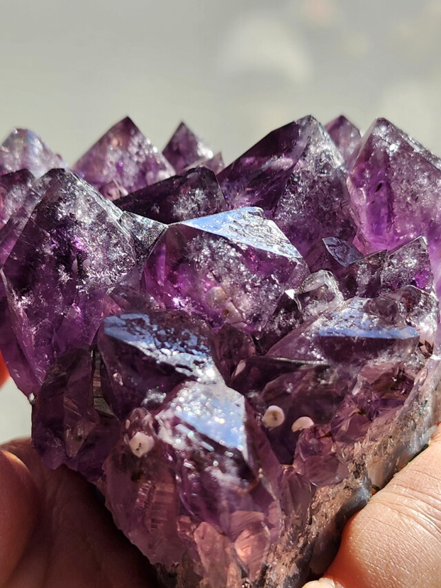 ブラジル・リオグランデ産スノーボール・アメジスト・クラスター SBA001