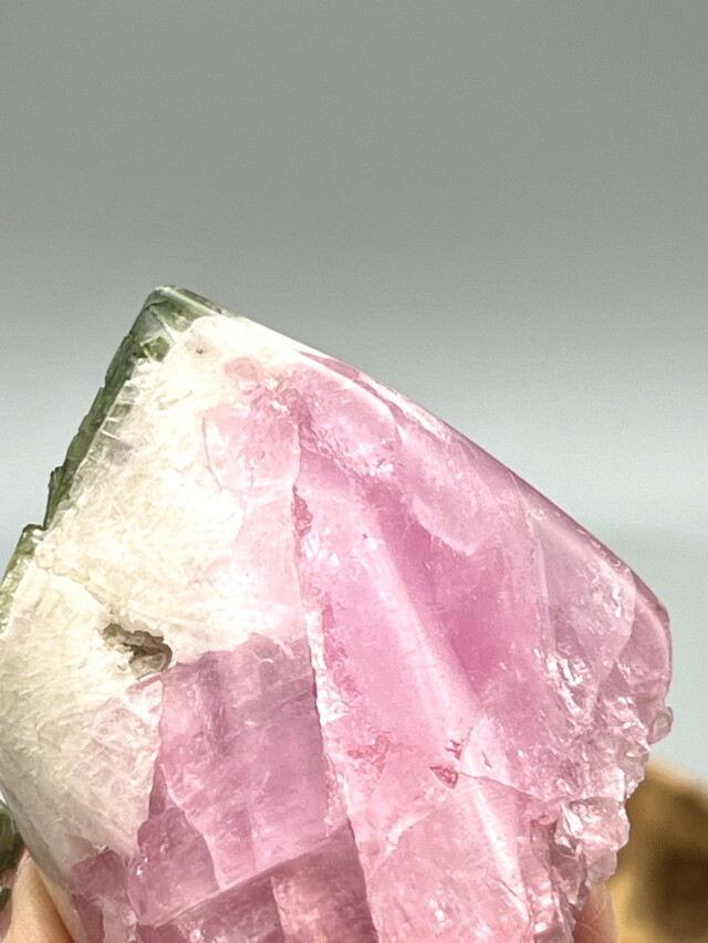 ピンクトルマリン原石1.8キロ ピンクトルマリン 原石 378g 母岩付き｜天然石原石通販キラリ石