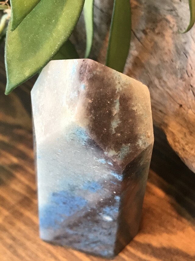 ブラジル産トロレアイト（トロール石）ポイント・大 TRO037