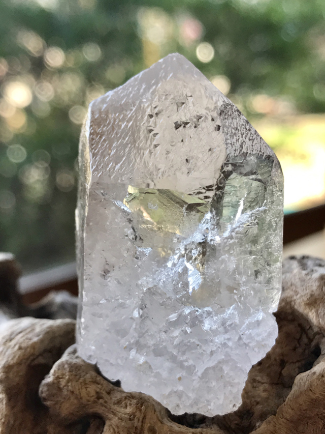 トライゴーニック水晶 TRY003