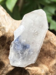 ブラジル・バイア産デュモルチェライト in クォーツ DUM009