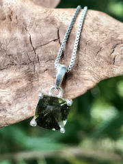 モルダバイト・スクエア・シルバーペンダントトップ MLD003