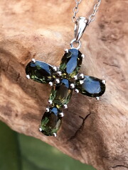 モルダバイト・クロス・ペンダントトップ MLD006