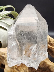 マニハール水晶（カテドラル・レインボウ・鋭錐石） MNH002