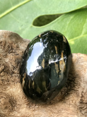 ヌーマイト・グリーンランド産（Polished with LOVE） PNU002