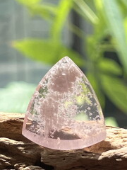 マダガスカル産クリアローズクォーツ・ルース ROS039