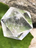 ブラジル産多面体水晶（20面体）・レインボウ ICO001