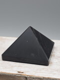 山東省産・天然モリオン（黒水晶）ピラミッド MOR028