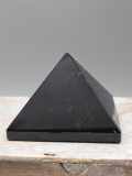 山東省産・天然モリオン（黒水晶）ピラミッド MOR028