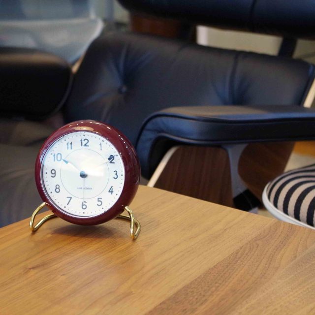 AJテーブルクロック バーガンディ ROSENDAHL】AJテーブルクロック 2019復刻限定色バーガンディ＆グリーン