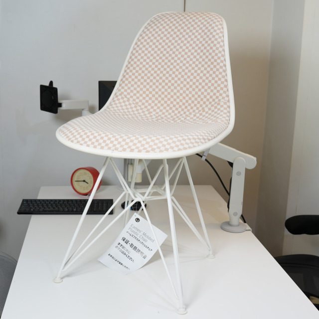 イームズプラスチックサイドチェア ワイヤーベース ホワイト/ホワイト DSR×Cover-it-All(マハラム生地チェッカー使用)