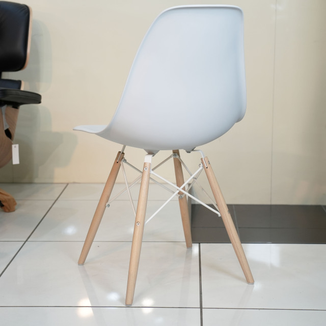 イームズ　シェルチェア　ウッドベース　ホワイト イームズプラスチックサイドチェア ウッドベース アルパイン