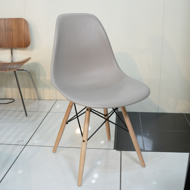 イームズプラスチックサイドチェア ウッドベース スパロー/メープル(ブラックワイヤー) DSW 展示品