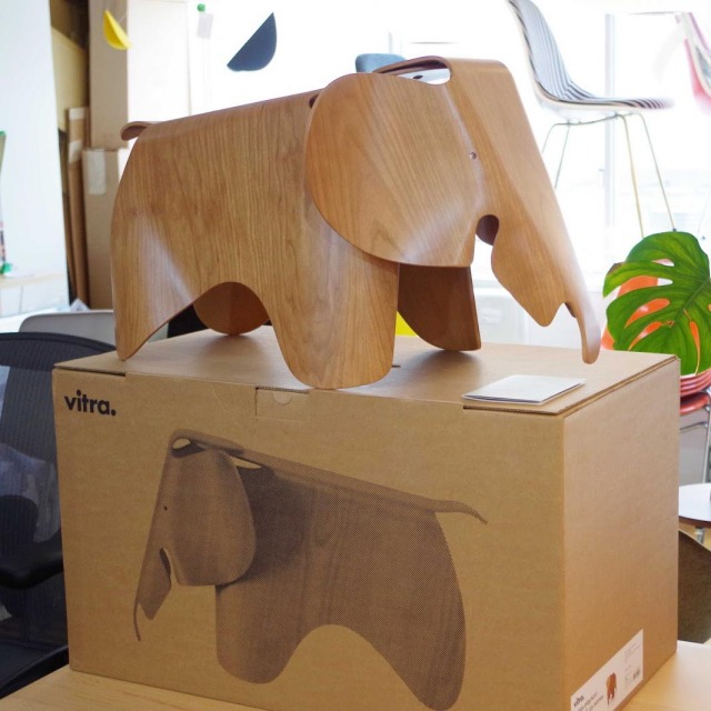 2007年製 イームズ プライウッドエレファント レッド Eames
