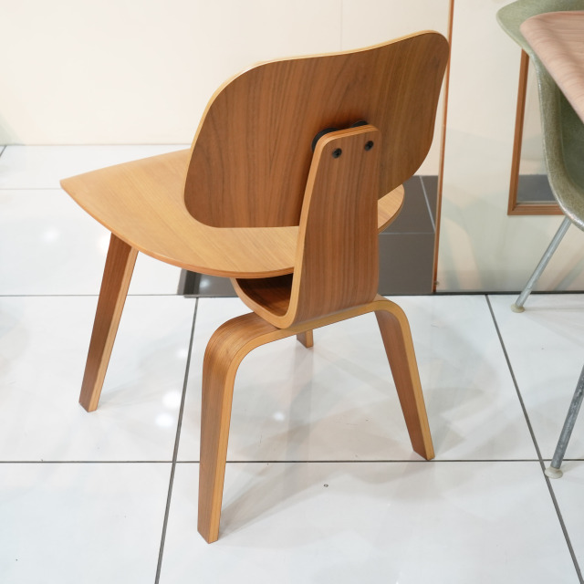 イームズプライウッドダイニングチェア DCW ウォールナット 展示品