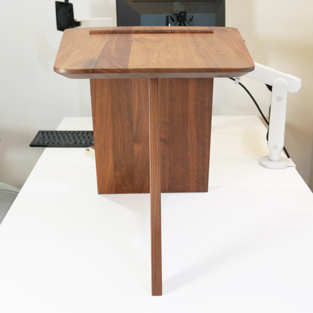 アントステラ　マガジンスタンド付きテーブル アントステラマガジンスタンド付きテーブル