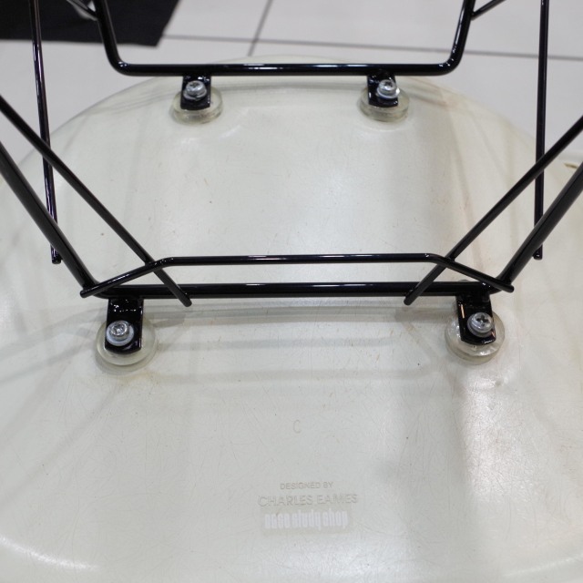マハラム社ジラード生地張替済みイームズサイドシェル×ロッカーベース