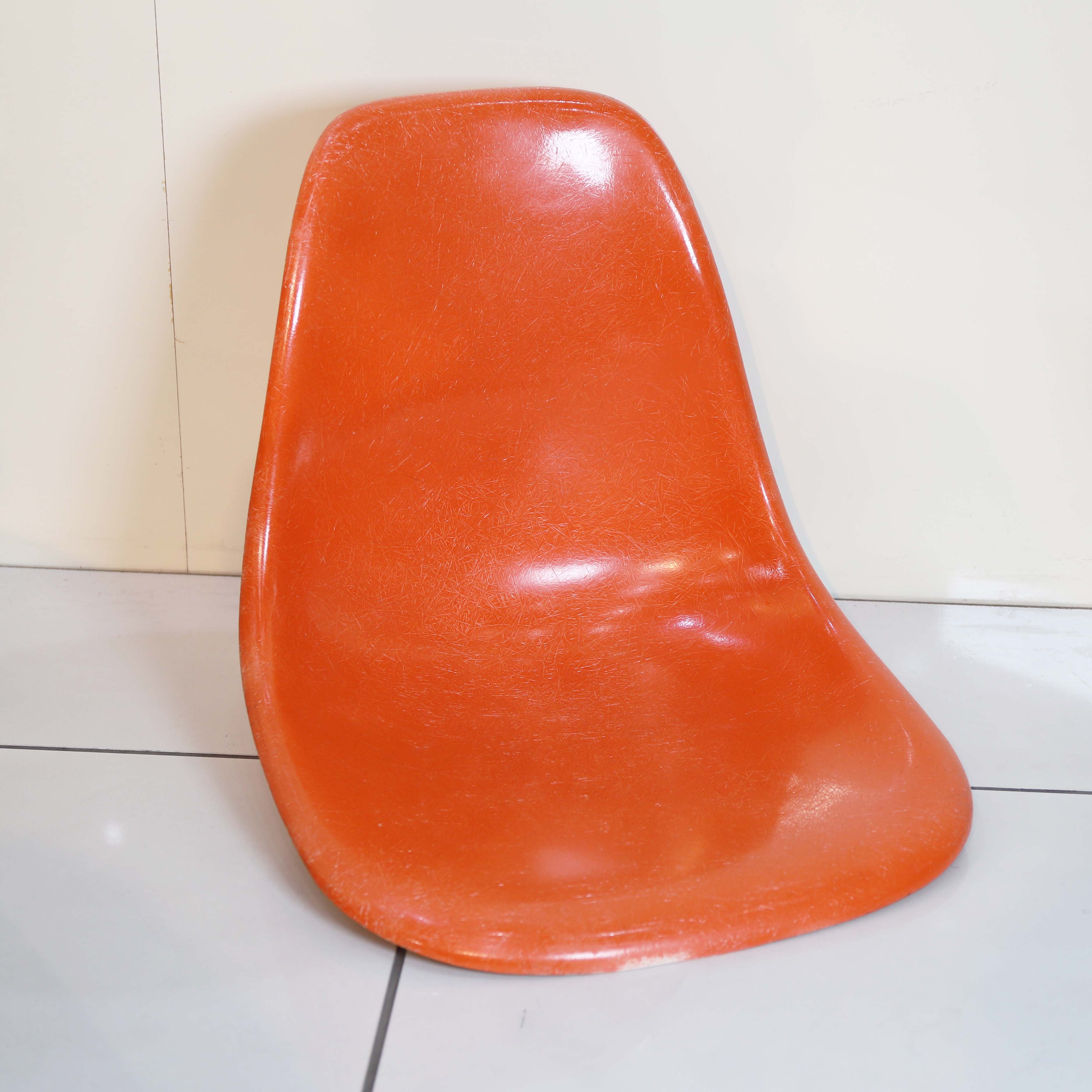 ハーマンミラー社製ヴィンテージイームズサイドシェル オレンジ
