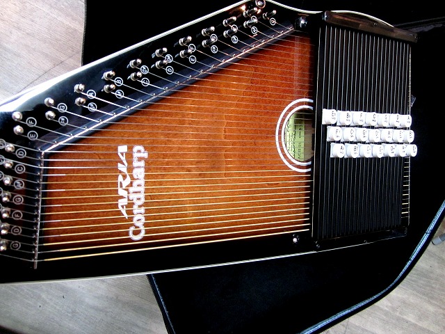 【お取り寄せ商品】アンプに繋げる AutoHarp　マイクつき コードハープ　【アリア オートハープ ARIA　 ACH-21 】