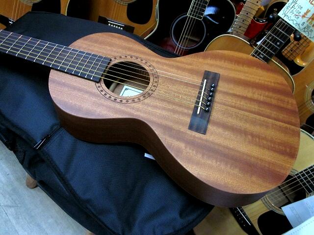 Aria ASA-18　トラベルギター　ミニギター　マイク搭載　アンプに繋げる　パーラーギター　　PICKUP付 【 アリア ASA18 MINI GUITAR　PU搭載 】