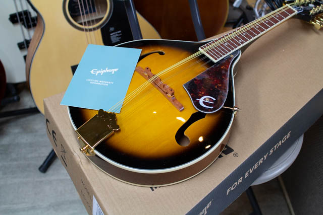 Epiphone Mandolin MM-30S マイク搭載 　 　【お取り寄せ商品】【　アンプに繋げる　マンドリン エピフォン　 】