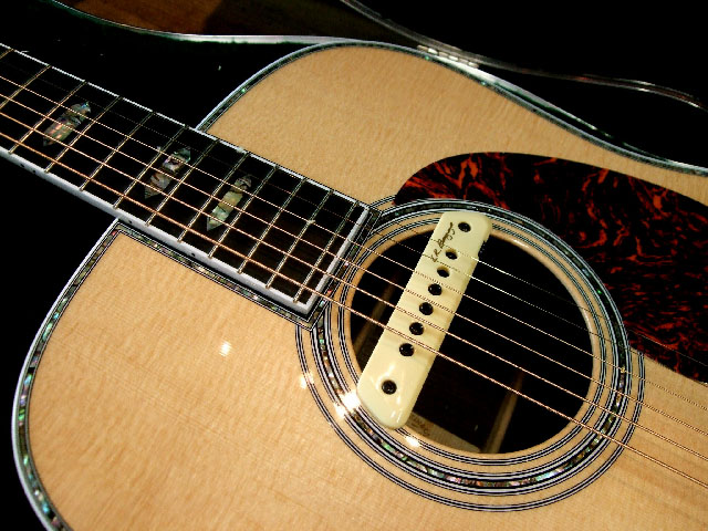 【お取り寄せ商品】L.R.Baggs M1 Active プリアンプ付　本体加工不要の簡単取り付けマイク！【　LRBaggs M-1 Active アコギ用ピックアップ　】