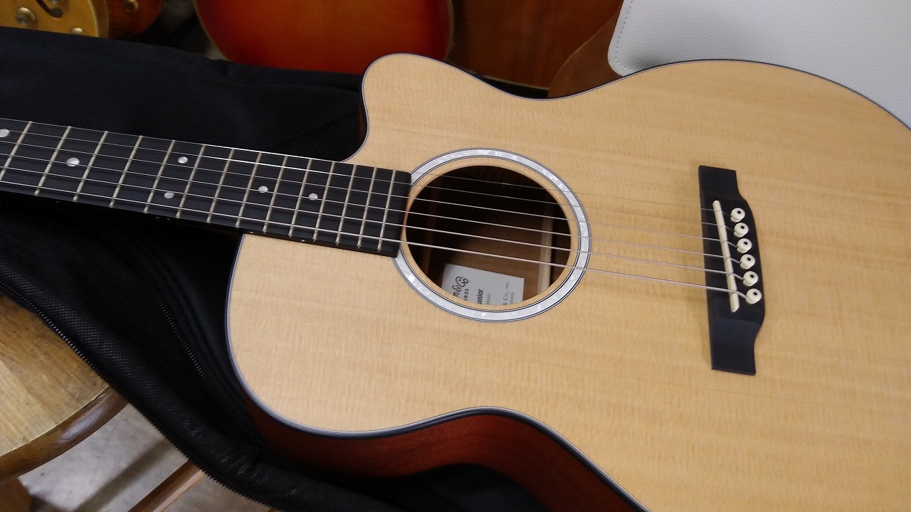 【お取り寄せ商品】Martin 000CJRE  　アンプに繋げる　　【 マーチン　エレアコ仕様 オール単板　pickup搭載モデル　】　