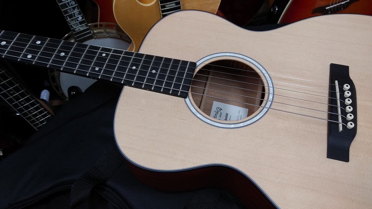 Martin 000 フォークギタータイプ 000JR 10 アンプに繋げる 【 オール 