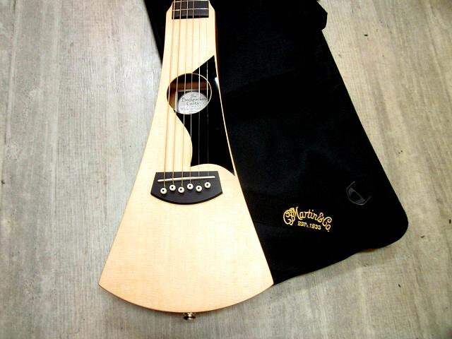 マイク搭載　マーチン　バックパッカー Martin  Backpacker PICKGUARD PU搭載 エレアコ 仕様　【アンプに繋げる スチール弦 PG 】
