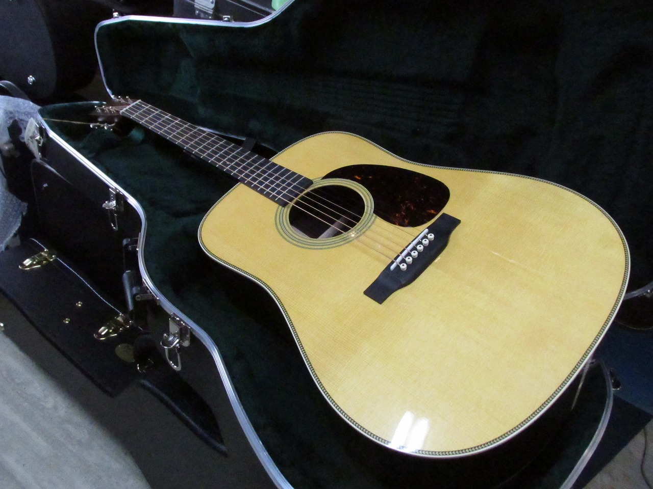 【お取り寄せ商品】Martin HD-28　 Standard 　Pickup　スペシャル！ 【 アンプに繋げる マーチン HD28　スタンダード 】　