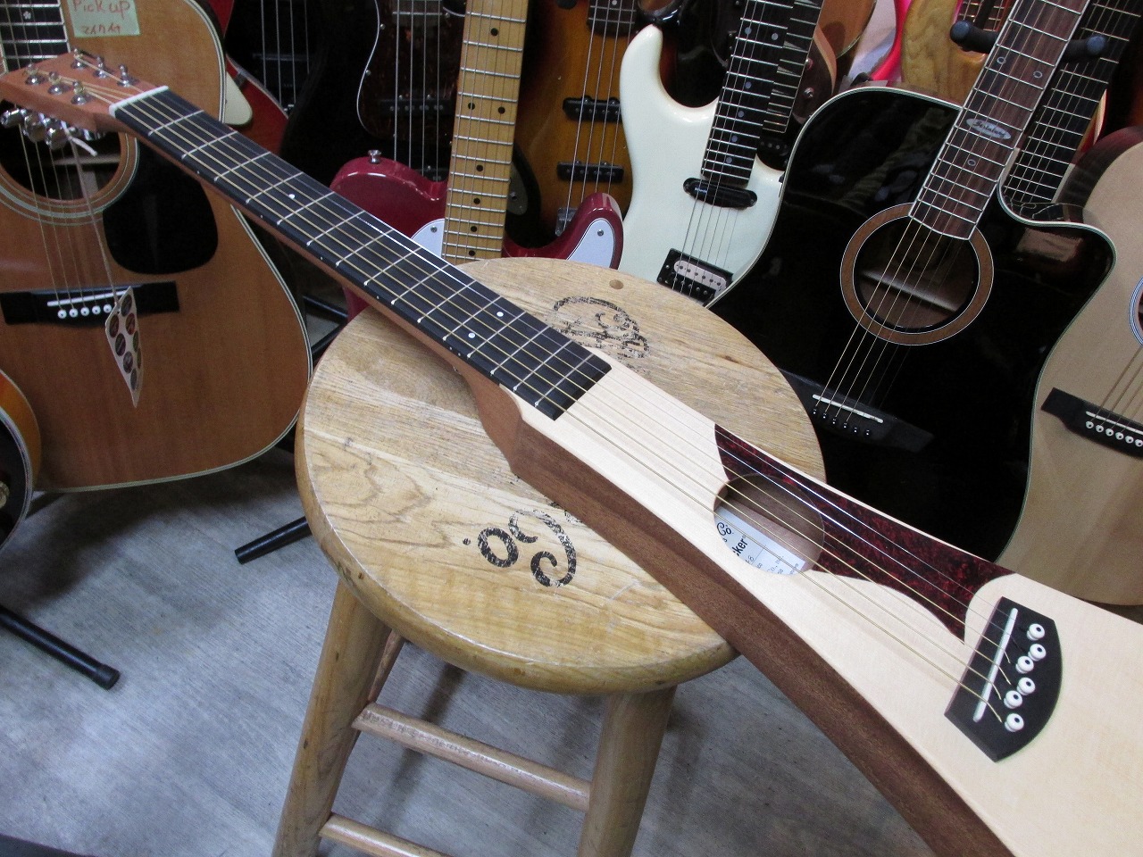 マイク搭載　マーチン　バックパッカー Martin  Backpacker PICKGUARD PU搭載 エレアコ 仕様　【アンプに繋げる スチール弦 PG 】