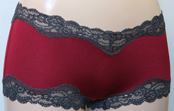 「[le miaou]キャッツ」 ＃５７２３　ロココ調　ヒップハンガー レッド