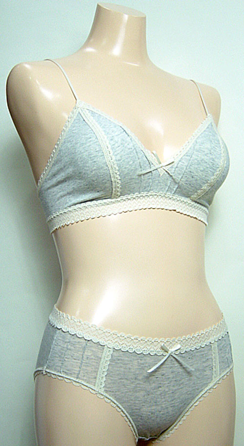 ピンタックがクラッシックな オーガニック.コットンベアー天