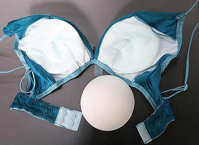 プラチナの輝き、ゆるーいプリーツ、ノンワイヤーブラ・ソフトブラ