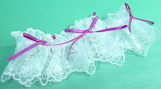 キャット　ガーター　オフホワイトＸローズ