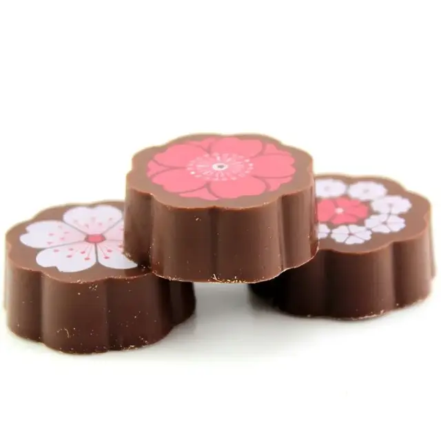 決まりましたm(_ _)mモンロワール　さくらチョコレート　桜花紋 kazamidorihonpo_mon-03