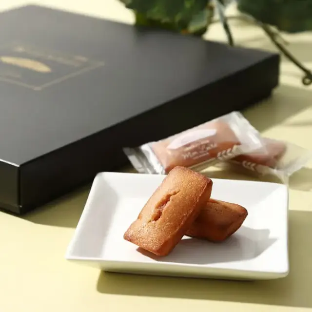 神戸プチフィナンシェ　苺みるく　24個入　ロワール