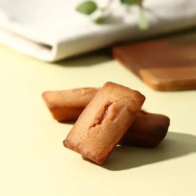 神戸プチフィナンシェ　苺みるく　24個入　ロワール