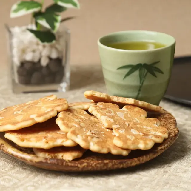 神戸ヘーゼルナッツせんべい