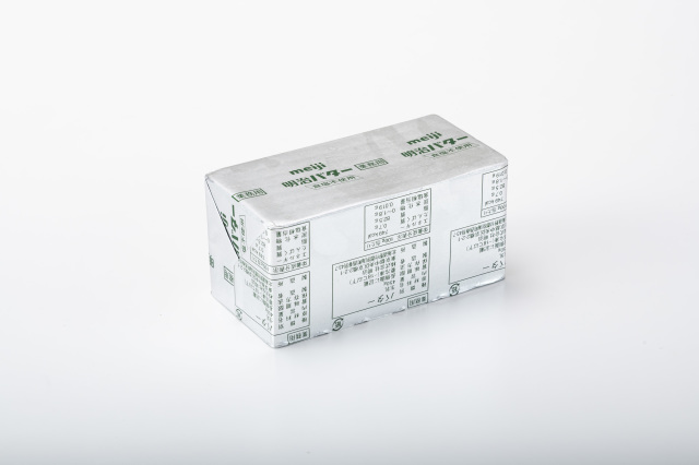 明治）冷凍バター（食塩不使用）　４５０ｇ