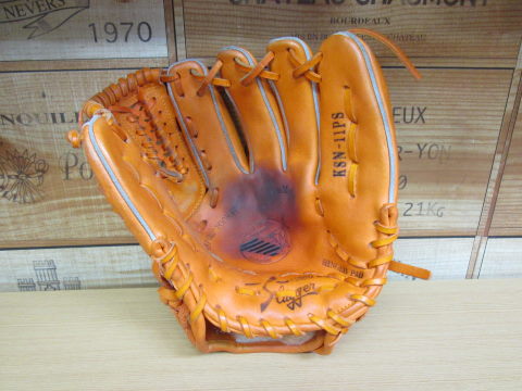 グローブにオイル加工を致します。