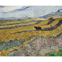  耕す人と風車のある畑