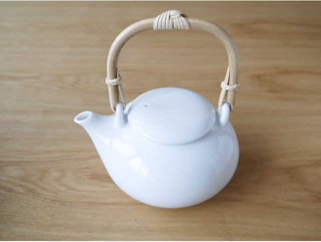 白磁　土瓶コロン